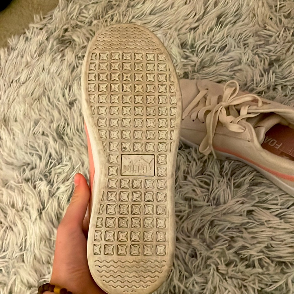 Size 9 womens. Puma shoes - Picture 2 of 3